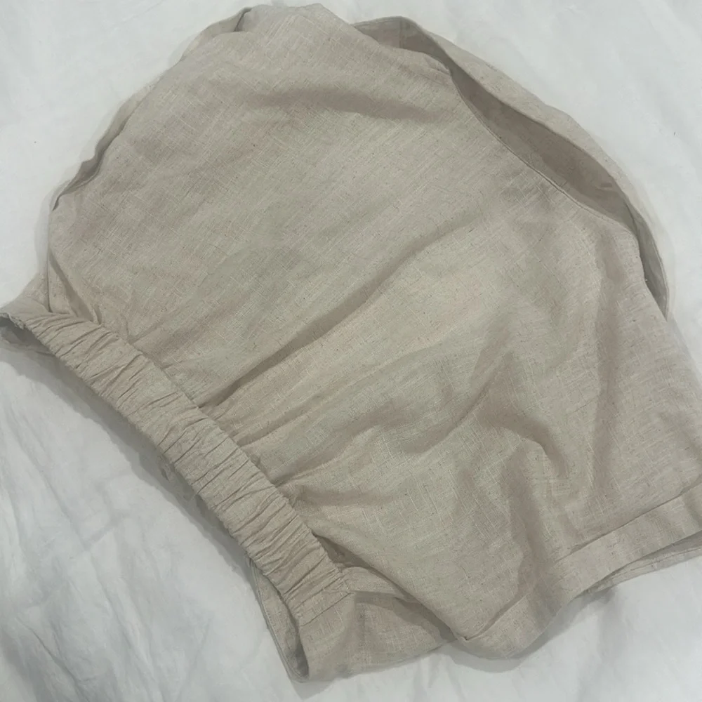 Aakaa linen crop top - Picture 3 of 3